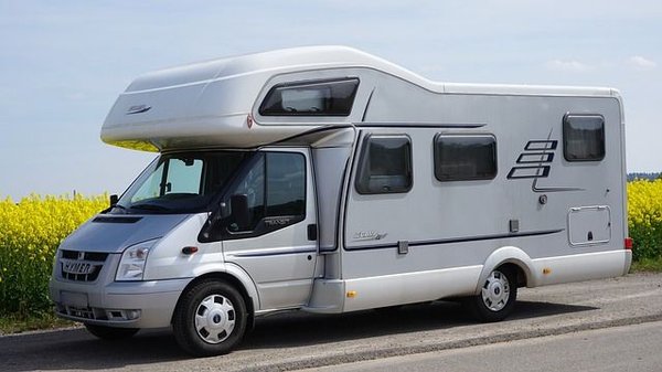 Que gagne-t-on à assurer un camping-car lors d'un voyage ?